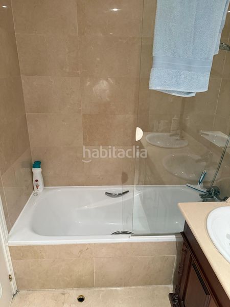 Foto fdfb4e00-09c3-47fc-b54e-cf02cab14158. Àtic amb aparcament piscina a los arqueros - puerto del almendro Benahavís