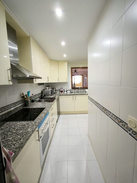 Foto 296a258f-cab3-455f-953f-2695abe7d4e5. Apartament amb aparcament piscina a La Duquesa Manilva