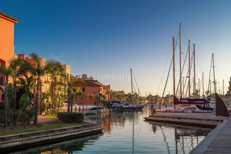 Foto 3988d88d-e1ab-40aa-8024-3c75a415d227. Apartament amb aparcament piscina a puerto de Sotogrande-la marina Sotogrande