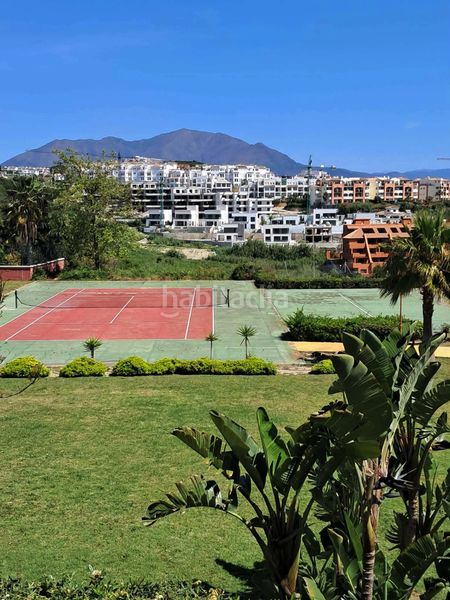 Foto 4740fc85-a1eb-4889-9634-722019bec3d1. Casa aparellada amb aparcament piscina a Alcorrín Manilva