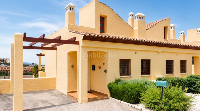 Foto a2ce72a7-68af-47d2-b909-fb1b4a2733e8. Casa aparellada amb aparcament piscina a Alcorrín Manilva