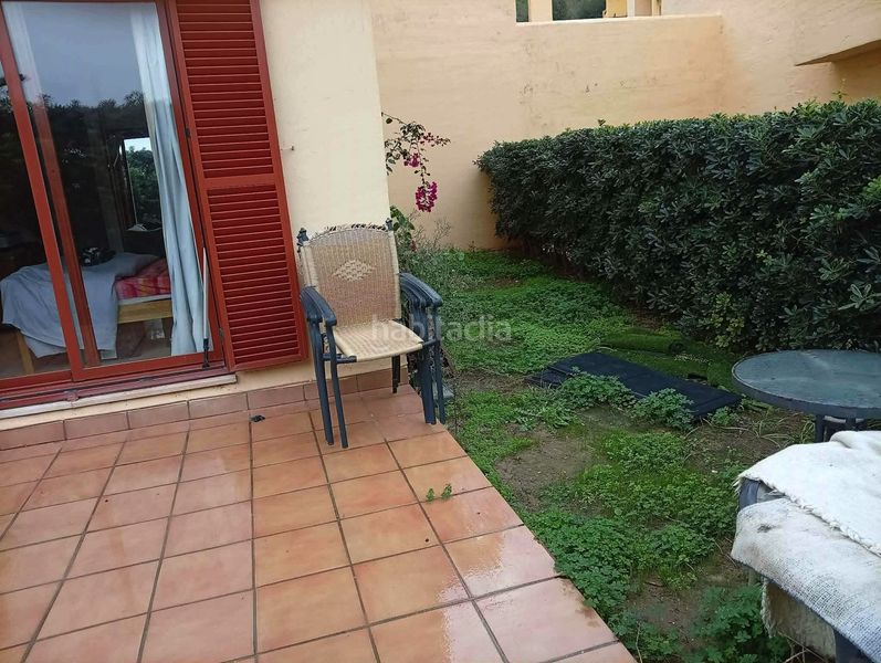 Foto aab5c289-d0aa-4d93-b3d5-ebe7a62d3bf1. Casa aparellada amb aparcament piscina a Alcorrín Manilva