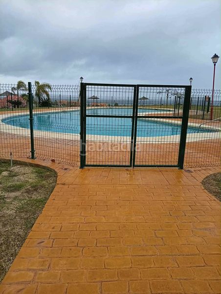 Foto c6635118-6749-46d4-902b-0bc8b6d8fd49. Casa aparellada amb aparcament piscina a Alcorrín Manilva