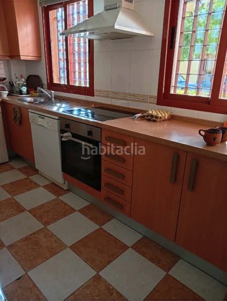Foto f20277f9-a92c-41ba-a002-cf43328f4de6. Casa aparellada amb aparcament piscina a Alcorrín Manilva