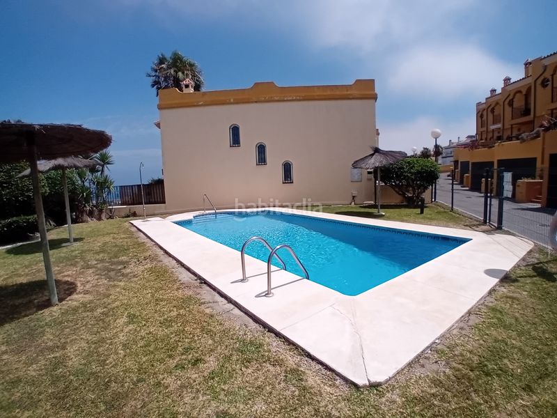 Foto 5e94e52a-7a22-477b-b988-fcf4ee8e28d8. Casa aparellada amb aparcament piscina a Manilva pueblo Manilva