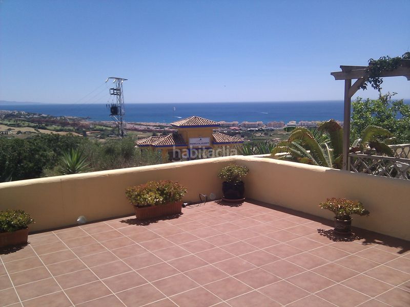 Foto 7146fd13-d2e9-4c45-a11d-bc511eb0cb48. Casa aparellada amb aparcament piscina a Manilva pueblo Manilva