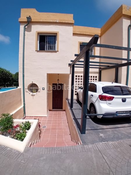 Foto 716ca7eb-4248-4038-88d2-a7c181a635cc. Casa aparellada amb aparcament piscina a Manilva pueblo Manilva
