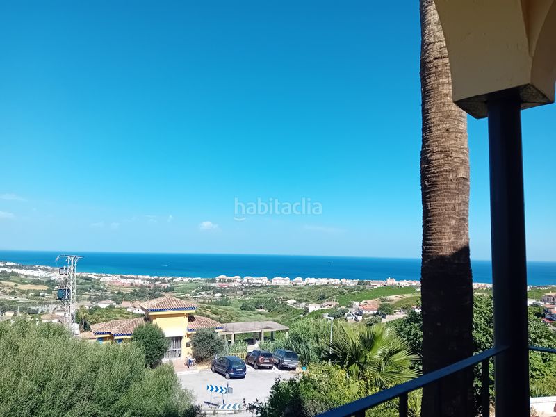 Foto 7aa852c2-2565-4d5f-8e75-d5a52252c1fb. Casa aparellada amb aparcament piscina a Manilva pueblo Manilva