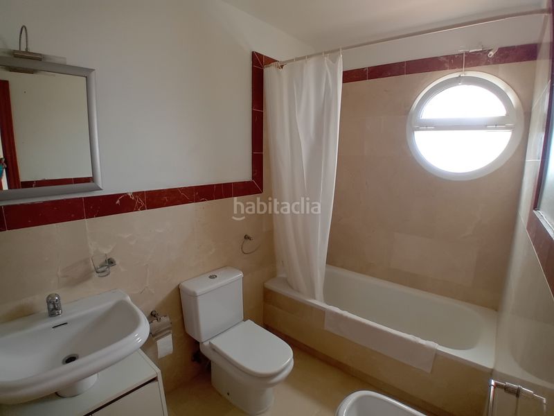 Foto 94b68ff1-9897-4281-a9ad-d1b495391662. Casa aparellada amb aparcament piscina a Manilva pueblo Manilva