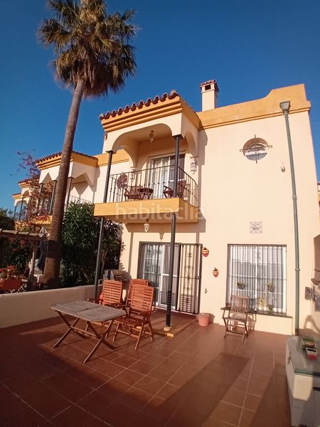 Foto bf8245ba-bbf5-4223-8ae6-9f288aedd1c8. Casa aparellada amb aparcament piscina a Manilva pueblo Manilva