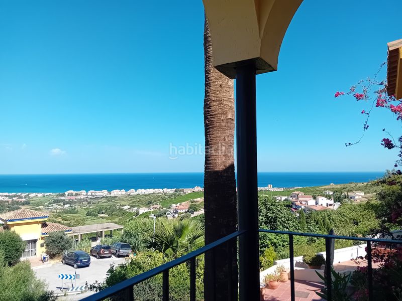 Foto f146c0bd-e1d5-4d86-ba37-65bf96b59d58. Casa aparellada amb aparcament piscina a Manilva pueblo Manilva