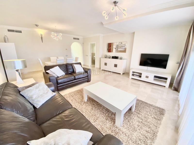Foto 0b311001-f979-42c1-9338-b9e57a59ae71. Miete appartement mit parking pool in Benatalaya Estepona