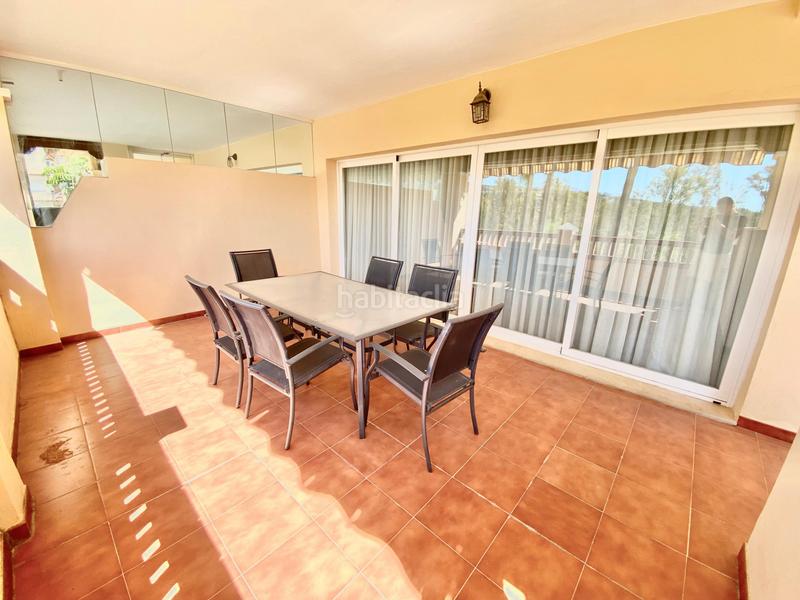 Foto 55b9cfcf-21ae-4a7e-9049-8e8b410f0ea8. Miete appartement mit parking pool in Benatalaya Estepona