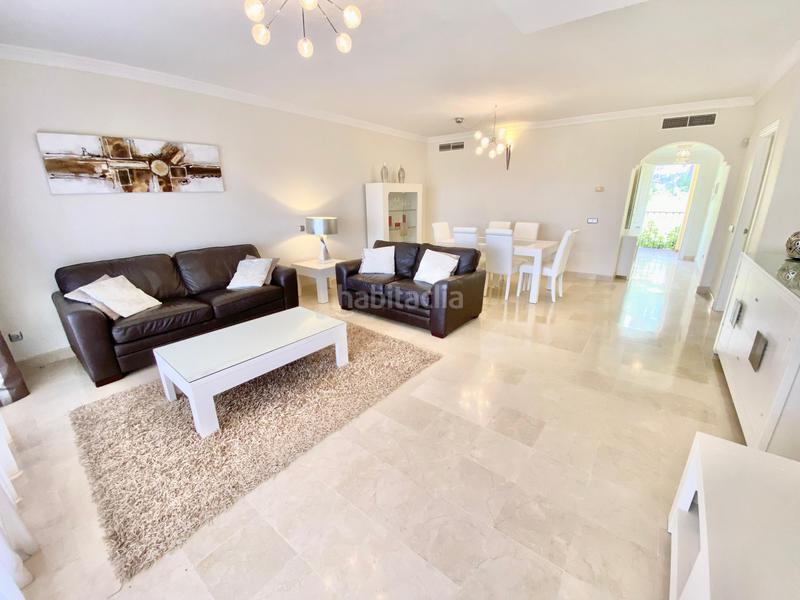 Foto 9f6fc7cd-6cad-4f1e-8d8f-8bf1e50fa1ee. Miete appartement mit parking pool in Benatalaya Estepona