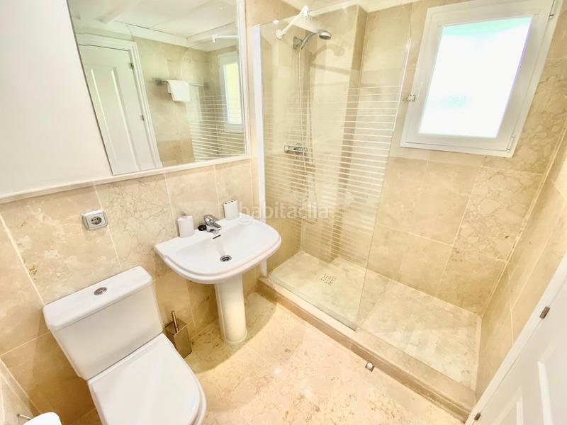 Foto b2c3a876-15fa-40bf-b59a-1f4507039607. Miete appartement mit parking pool in Benatalaya Estepona