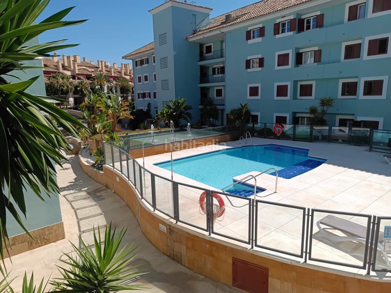 Foto 3d643337-1c2d-4df6-b511-e8ace1f52914. Apartament amb piscina a puerto de Sotogrande-la marina Sotogrande