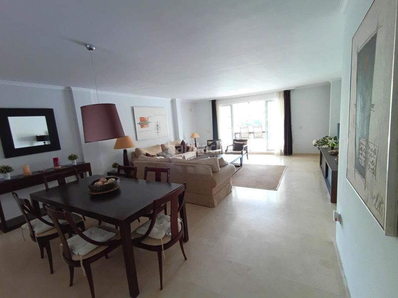 Foto db7e994e-a186-4e0d-acb8-3836a22aceb0. Apartament amb piscina a puerto de Sotogrande-la marina Sotogrande