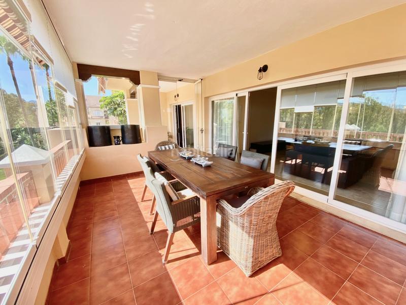 Foto cb2d016c-eadb-4368-bcff-eeebd45d1015. Alquiler apartamento  en primera línea de golf en marques de atalaya . en Estepona