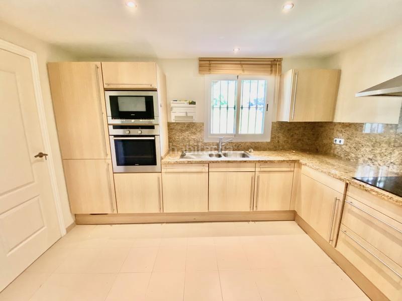 Foto 02f029ee-4921-472e-8e92-8cc9368a021e. Miete appartement mit parking pool in Benatalaya Estepona