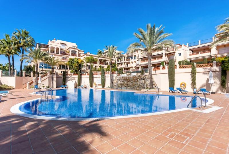 Foto b097b657-fc89-4940-995d-53347aacaaef. Miete appartement mit parking pool in Benatalaya Estepona