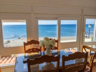 Apartament a Torreguadiaro-San Diego. Maravilloso apartamento en primera línea de playa en torreguadia