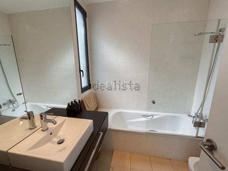 Foto 33bf1217-aa3c-44bb-991e-fd80a5909954. Casa aparellada amb piscina a San Enrique-Guadiaro-Pueblo Nuevo Sotogrande