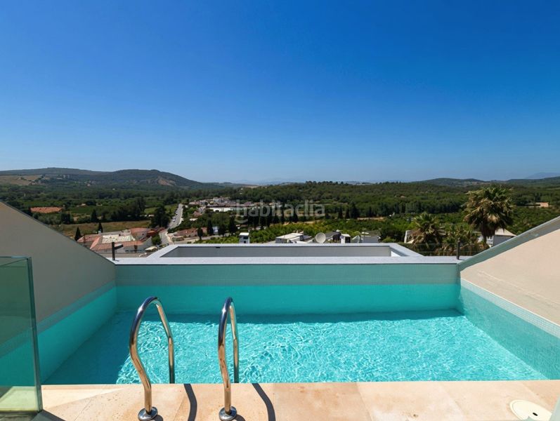 Foto 4a5a90e6-8ce3-49dd-9c29-7753d278e66d. Casa aparellada amb piscina a San Enrique-Guadiaro-Pueblo Nuevo Sotogrande
