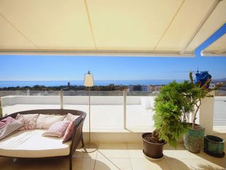 Àtic a Alto de los Monteros. Ático elegante con impresionantes vistas al mediterráneo