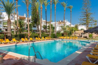 Àtic a Nueva Alcántara. Lujoso ático en primera línea de playa cerca de puerto banús