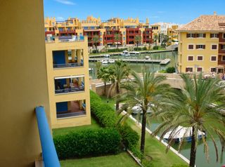 Appartement à Puerto de Sotogrande-La Marina. Excelente apartamento con vistas a la marina y a los campos de p