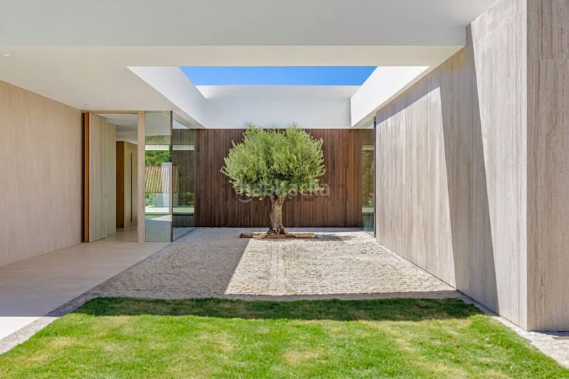 Foto 546d510b-ed02-4a9e-ba92-8083a3a625eb. Casa amb aparcament piscina a Sotogrande alto Sotogrande