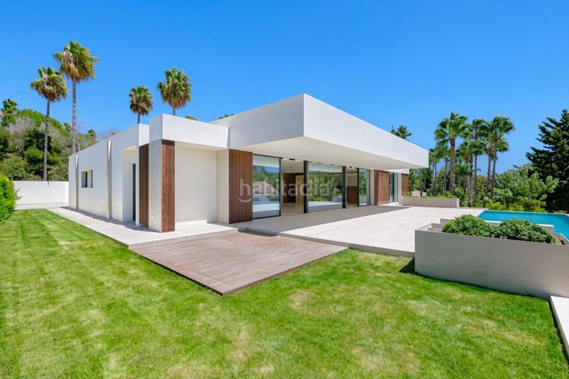 Foto d143e392-2c76-4abb-8102-5e776a34f715. Casa amb aparcament piscina a Sotogrande alto Sotogrande