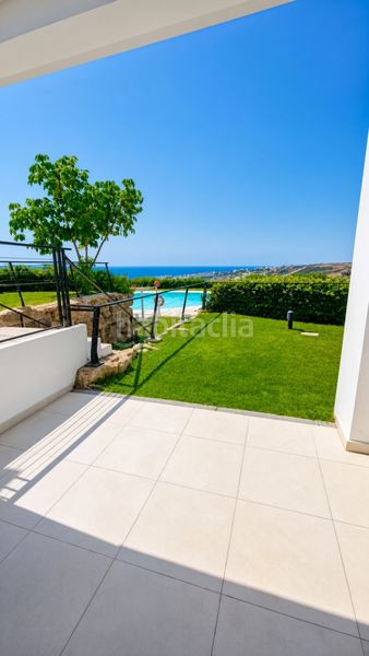 Foto 4c1d2372-72ff-4813-b585-a15bae8c91e9. Planta baixa amb aparcament piscina a altos de Estepona Estepona