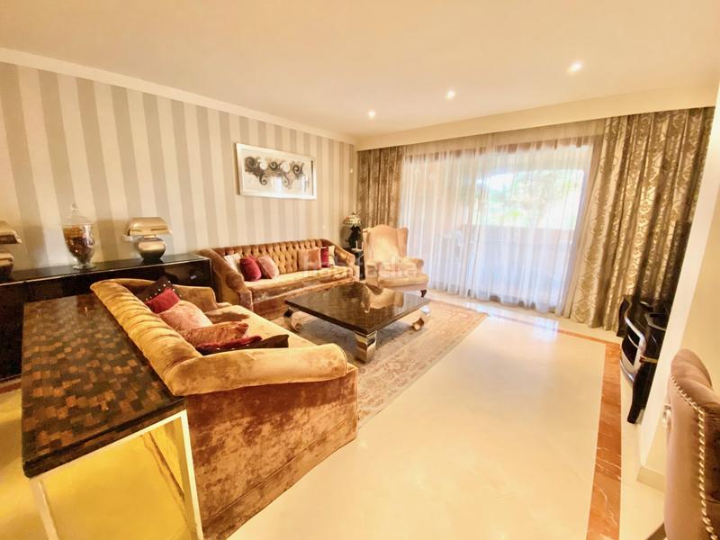 Foto a2de8300-613d-4e05-a4a5-1c6183cc0e27. Location appartement avec parking piscine dans bahía de Marbella Marbella