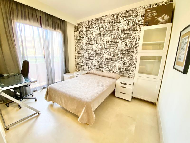 Foto 5ff3f1ec-826e-4747-944c-150f64011887. Miete appartement mit parking pool in bahía de Marbella Marbella