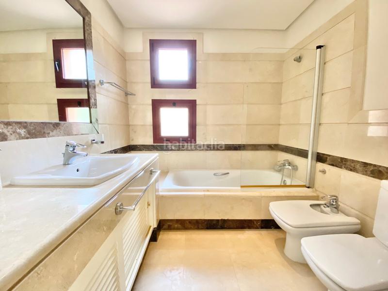 Foto 998f4907-0c04-439b-af2b-dd00cf83ad4c. Miete appartement mit parking pool in bahía de Marbella Marbella