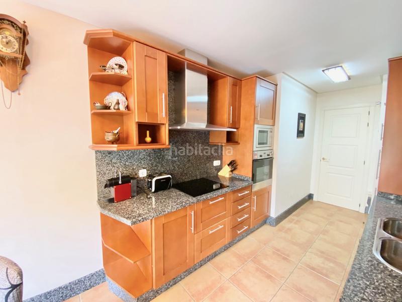 Foto 999bd0bc-b96c-49cf-af2a-ae798af6b5b1. Miete appartement mit parking pool in bahía de Marbella Marbella
