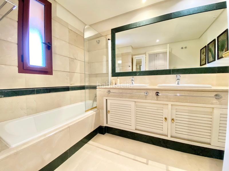 Foto a4f2a8dc-2a56-487e-ba33-ce56bccdfdc7. Miete appartement mit parking pool in bahía de Marbella Marbella