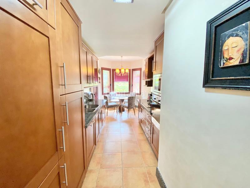 Foto c57a6557-279a-4019-a657-a321ef533c73. Miete appartement mit parking pool in bahía de Marbella Marbella