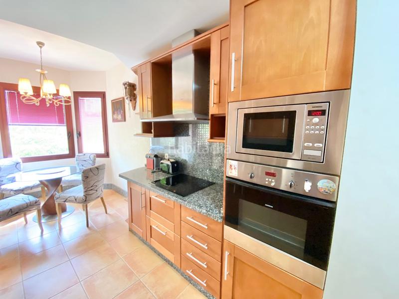 Foto cc5a42bd-97d1-4d50-86dd-7a36433c1da8. Miete appartement mit parking pool in bahía de Marbella Marbella