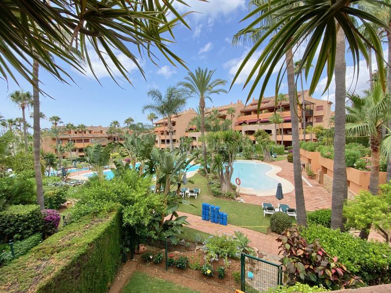 Foto f21112a9-ef4e-419e-ba7f-e6ef3ce58b6b. Miete appartement mit parking pool in bahía de Marbella Marbella