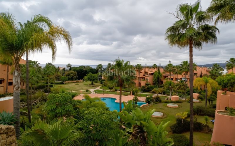Foto eed0e957-3dd8-4829-8976-e13bd9f58f2e. Apartament amb aparcament piscina a Sotoserena Estepona