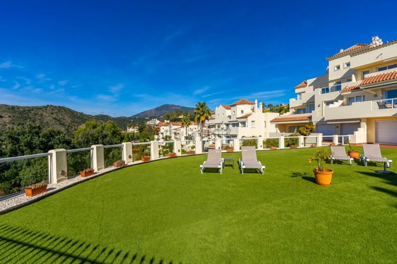 Foto 235751fb-458f-457f-bf3c-d7a7dfec3988. Apartament amb aparcament piscina a los arqueros - puerto del almendro Benahavís