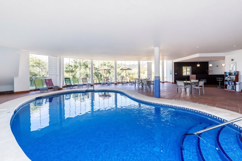 Foto 30d005e5-e7a3-40f6-9de8-db74d6d745a1. Apartament amb aparcament piscina a los arqueros - puerto del almendro Benahavís