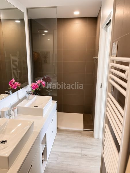 Foto 42fad48d-1c2c-4ab1-80dd-99a3c5e31082. Casa adossada amb calefacció aparcament piscina a Estepona