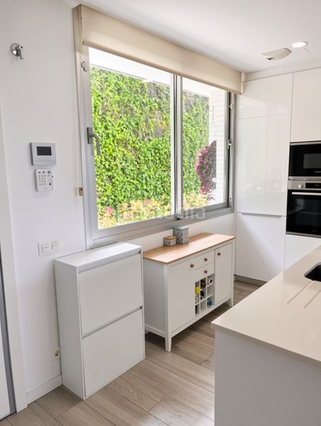Foto ce7cd160-294d-4a1e-8d91-5f9c52a4c29d. Casa adossada amb calefacció aparcament piscina a Estepona