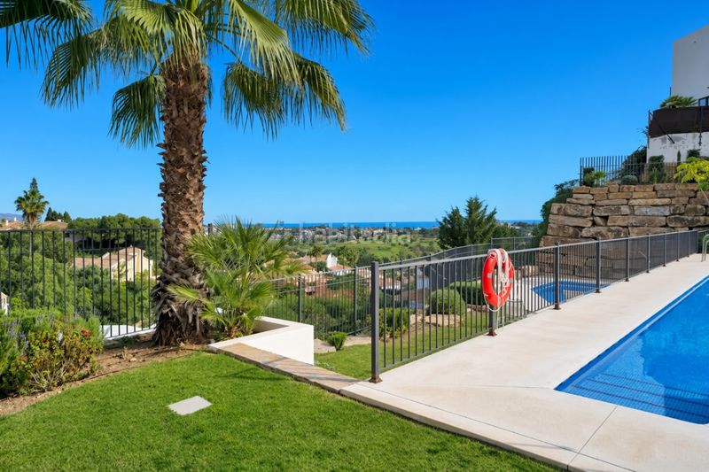 Foto f738bb69-67c3-4294-a5f7-cc886a9bbbd6. Àtic amb aparcament piscina a Paraiso - Barronal Estepona