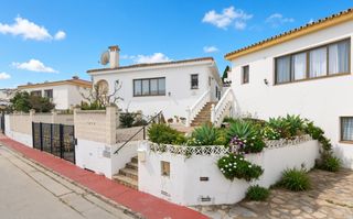 Xalet a Alcorrín. Oportunidad única con vistas al mar
