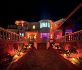 Maison à Altos de Estepona. Impresionante villa independiente en forest hills con vistas pan
