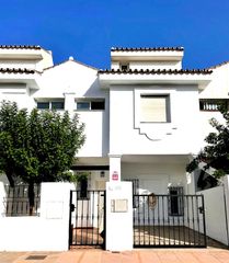 Casa pareada en Los Naranjos